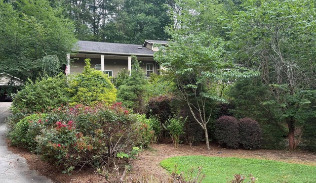 NEW 5BR 10-12 guests Fenced Yard, BBQ, Fire Pit