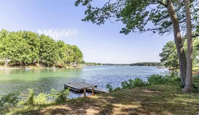 *NEW* Cute & simple SML retreat with wake-free cove & boat ramp within 100 yards
