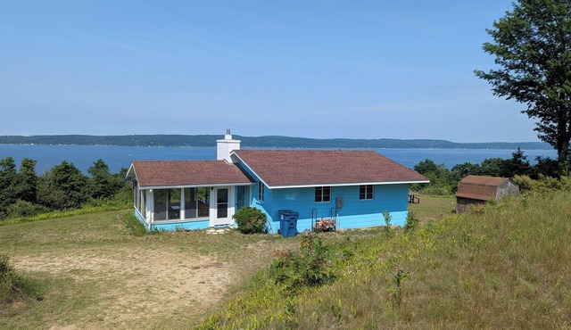 New! Hill Hideaway - Secluded and Peaceful with Incredible Lakeviews!