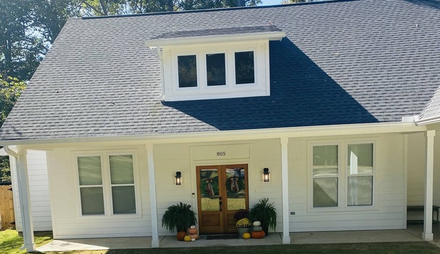 New Home close to campus and The Square!