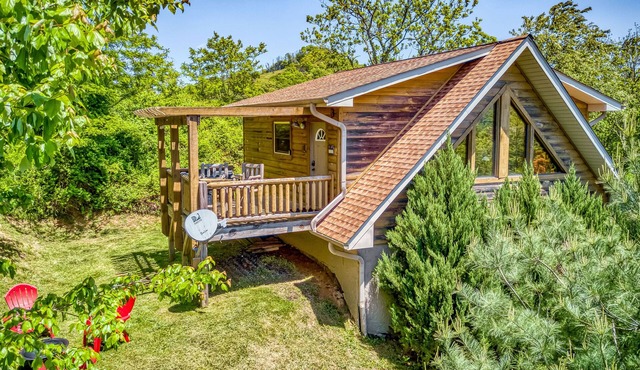 New, Immaculate Cabin With Spectacular Views