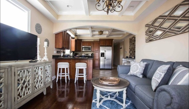 NEW LISTING Vacation like a Local STEPS to Ferret St & Tulane