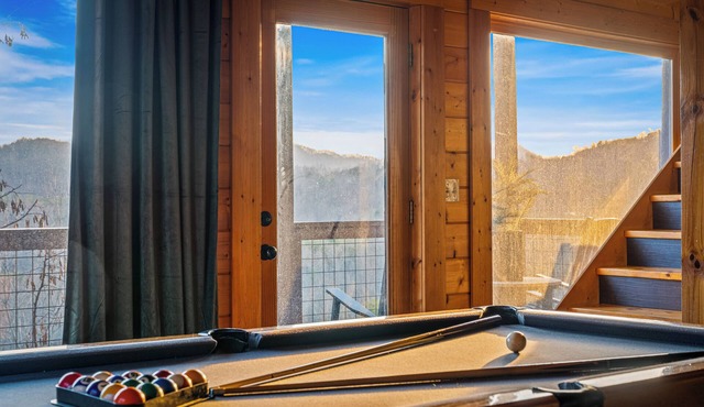 New Mountain Top Listing! Pool, Hot Tub, Arcade!