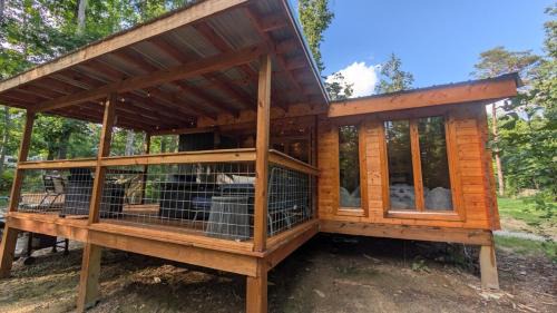 New Nordic Spruce Cabin - State Parks, Waterfalls, Hiking Trails, Near The Caverns