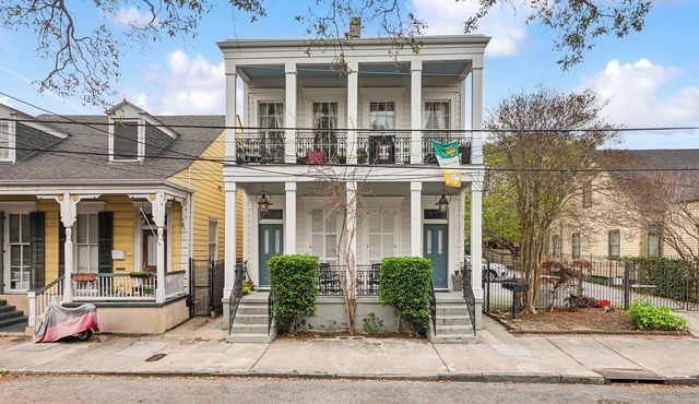 New Orleans charm with Gated Parking!