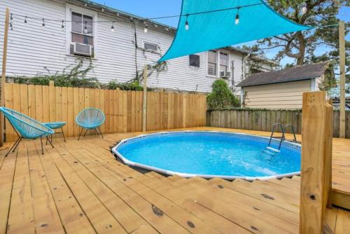 New Orleans pool home w backyard