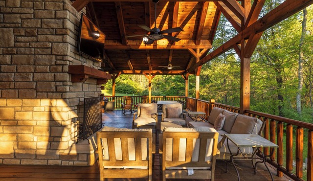 NEW! Pet Friendly! 5 Acres! Pool & Hot Tub!