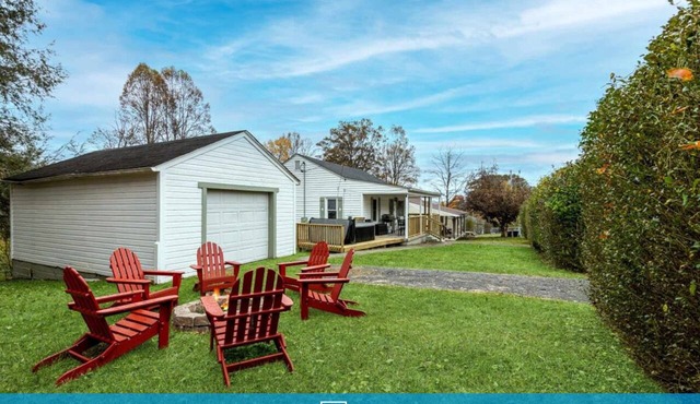 New River Gorge Cottage w/Hot Tub, Fire Pit, & Grill