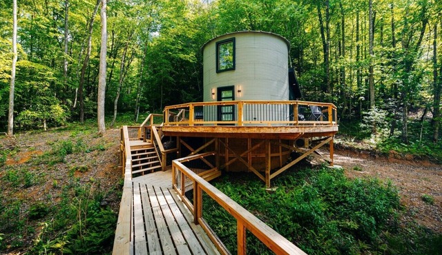 NEW Romantic Silo Cabin | Outdoor Shower | Hot Tub