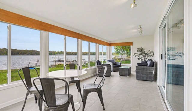 NEW TO VRBO! Updated Lakefront House-Sand Bottom-Private Dock-Kayaks-Firepit!