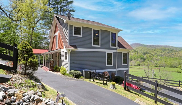 NEW! Valley View Mountain Getaway