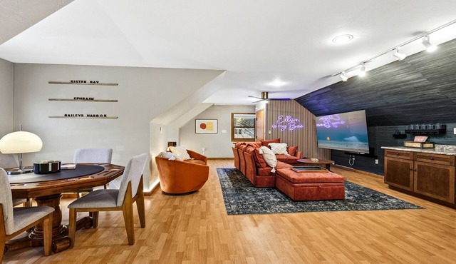 New! Walk to Water, Shops | Hot Tub, Sauna & Games