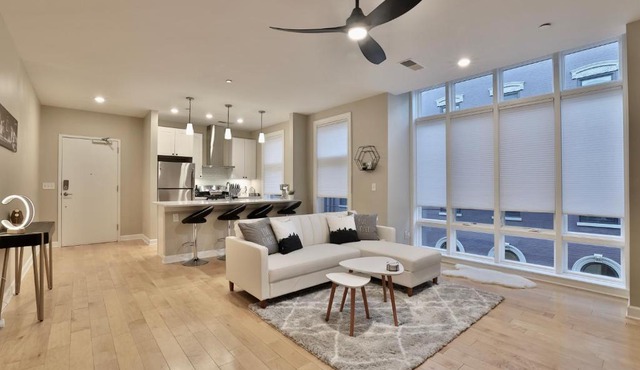 *New* XquisiteMidCenturyM0d~ Condo *OTR* w/Parking