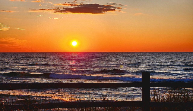 Newly built 4-bedroom cottage w/WiFi & AC next to dunes, Lake Michigan & beach