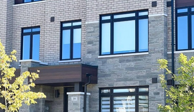 NEWLY BUILT LUXURIOUS 3BRM TOWN HS/AIRPORT/PARKING in Brampton