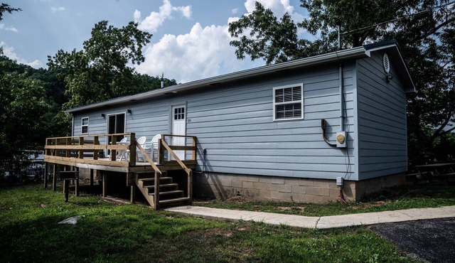 Newly Refurbished 2 Bedroom Duplex cabin in Albany, KY with Slip, Wi-Fi #19