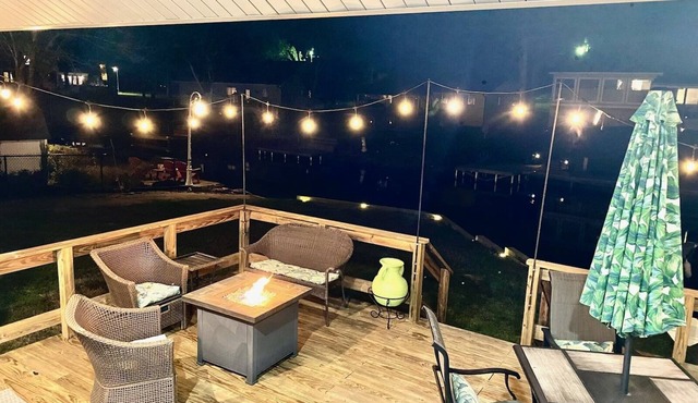 Newly remodeled 3 bedroom, 2 bath home on Lake Hamilton w/a boat dock.