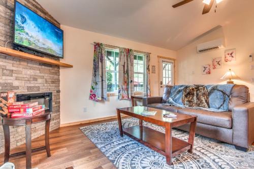 Newly Remodeled Cabin Just few Mins to Casino, Rail and Smoky Entrance