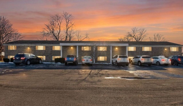 Newly Remodeled Unit 2 + Modern + 1 Bed/1 Bath Near Airport