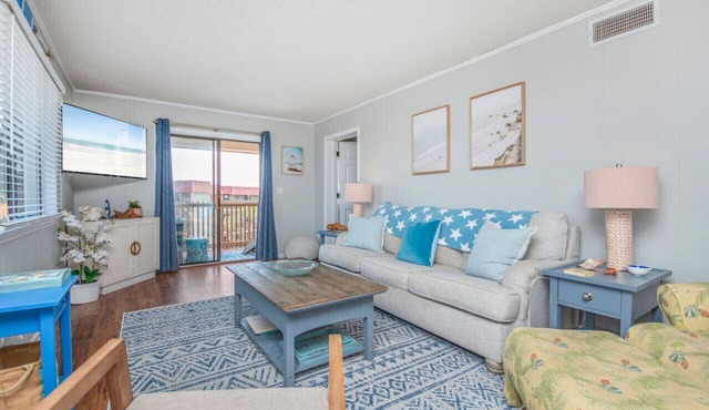 Newly renovated 2 Bedroom, 2 Bath -sleeps 6, Direct beach access with Water views and Pool