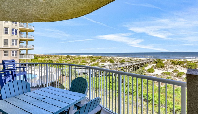 Newly Renovated, Oceanfront Condo with Balcony, WiFi, Laundry & Shared Pool