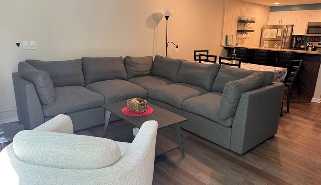Newly Renovated Condo, 3 Pools, Near Lakes/Golf and Endless Outdoor Fun