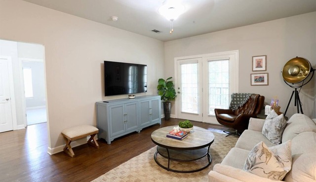 Newly Renovated! Walk to the Vaught from "The Powder Blue Perch"