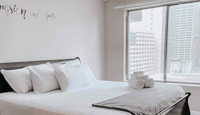 Nightlife/ Water View w/ King bed