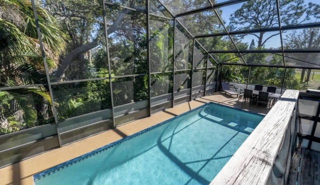 Nokomis Beach House: Heated Pool, 5min to Beach
