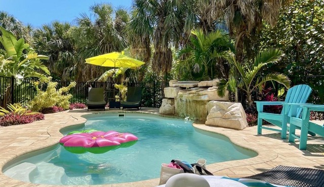 North Captiva-Pool w Waterfall & Swing Bar, Bikes