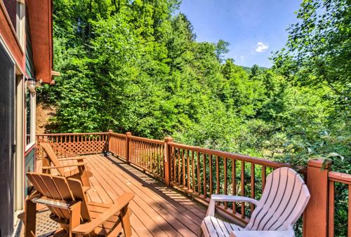 North Carolina Escape w/Deck, Grill & Fire Pit!