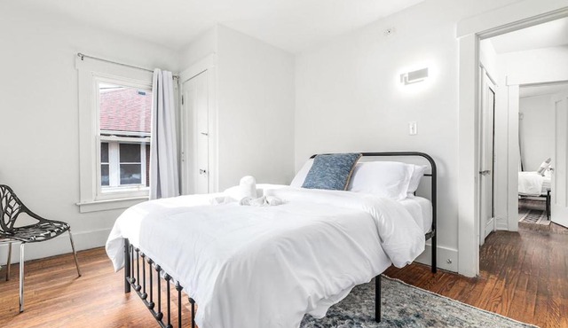 North End Treasure, beautiful 2 bedroom apartment