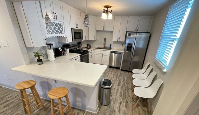 Northern Bourbon Suites | *No Cleaning Fee* Weekly Discount