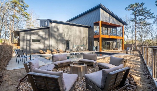 Northwoods Contemporary w/POOL and HOT TUB!