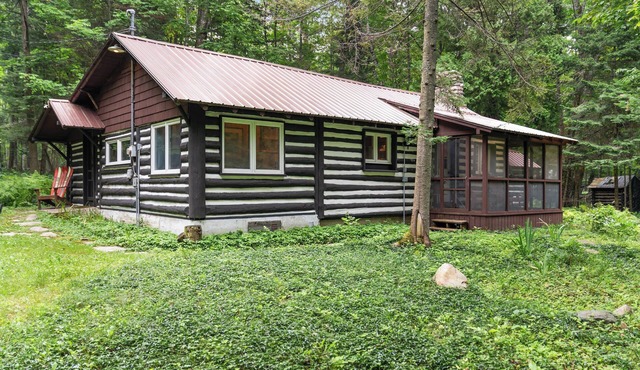 Northwoods Nook - Quiet Cabin Located on the Tunnel of Trees!
