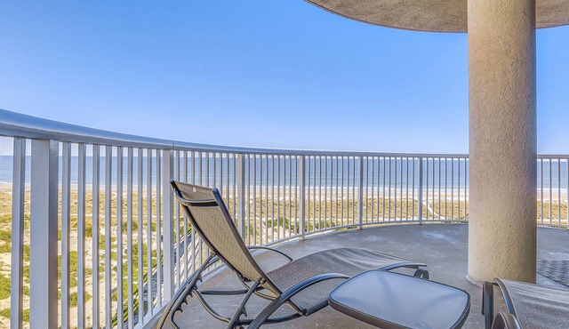 Oceanfront 5th-floor condo with balcony, gorgeous views & pool access