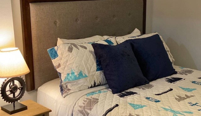 Ohiopyle Trailside Hotel Room 1 Queen Beds Sleeps 2/Minutes to Fallingwater
