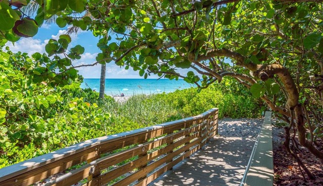 ON The Beach Juno! 3-Top Rated Villa!