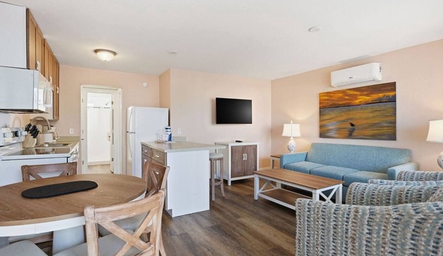 One bedroom unit on beautiful Ft. Myers Beach - gorgeous sunsets, pool and spa.