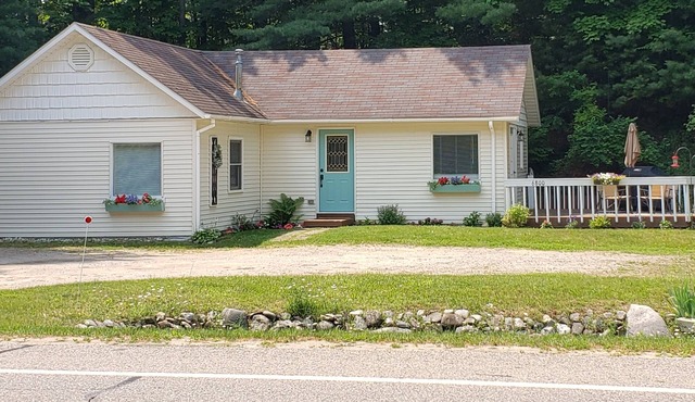One mile from downtown Harbor, close to beaches, bike trails and golf courses