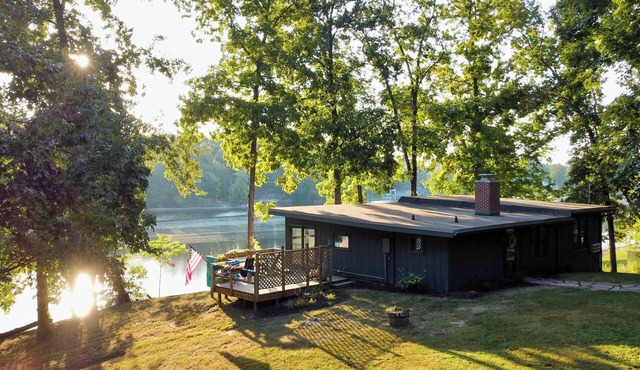 Ozran Cottage - a mid-century Lakefront getaway