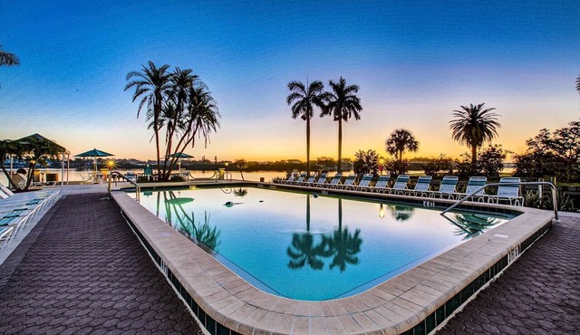 Palm Bay Club Bayside | Resort Pools, Hot Tub & Private Beach on Siesta Key