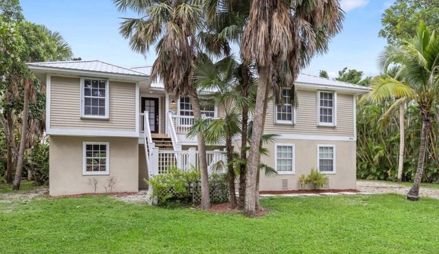 Palm Paradise- Charming Island Bungalow in Downtown Sanibel