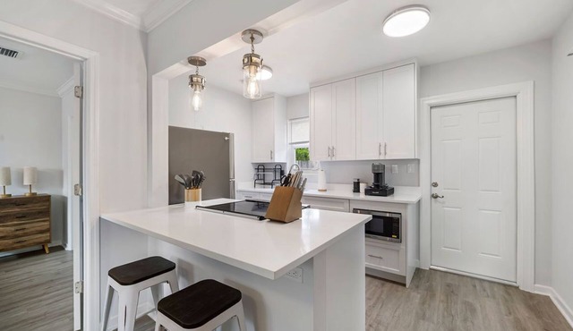 Paradise Cottage - Near Beach Pet Friendly