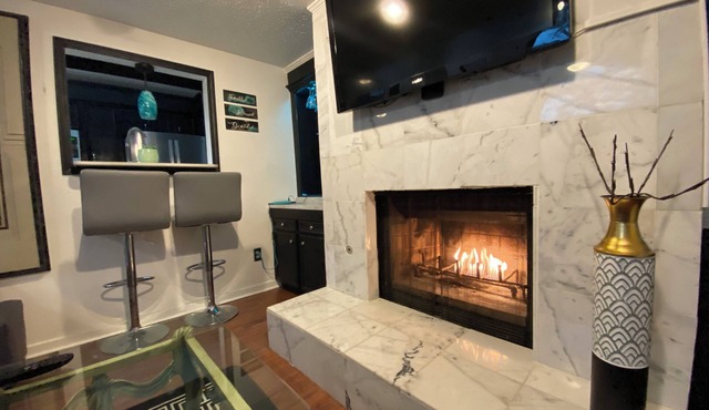 Parisian Marble Loft with a Garage off HWY55!