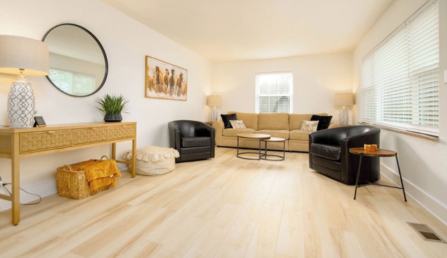 Peaceful 2-bdrm retreat w/stunning views and sunsets — close to everything