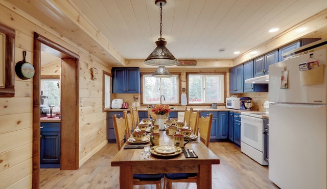 Peaceful Nature Escape on Little Portage Lake!