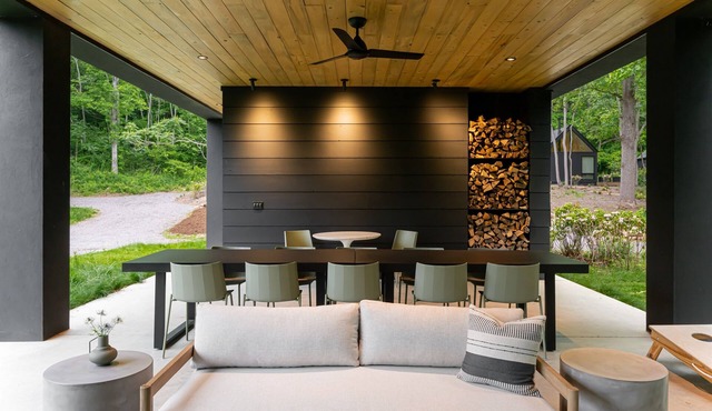 Peaceful Romantic Getaway | Creek | Cozy Hot Tub | Firelight at Shope Creek