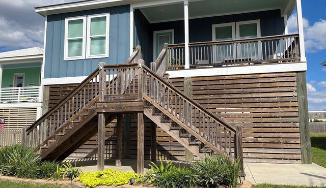 Pelican Pointe - 3 Bedroom 2 Bath Beach House in Gulfport, MS