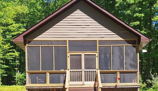Perfect 2-bedroom house in Evart for a secluded relaxing getaway!